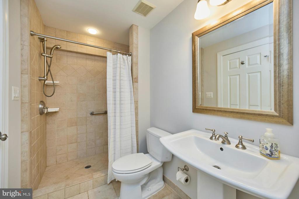 2561 HOLLY MANOR DRIVE