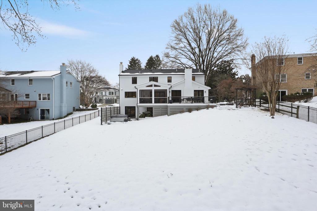 1536 FOREST LANE