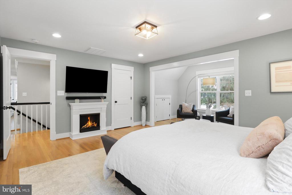 1536 FOREST LANE