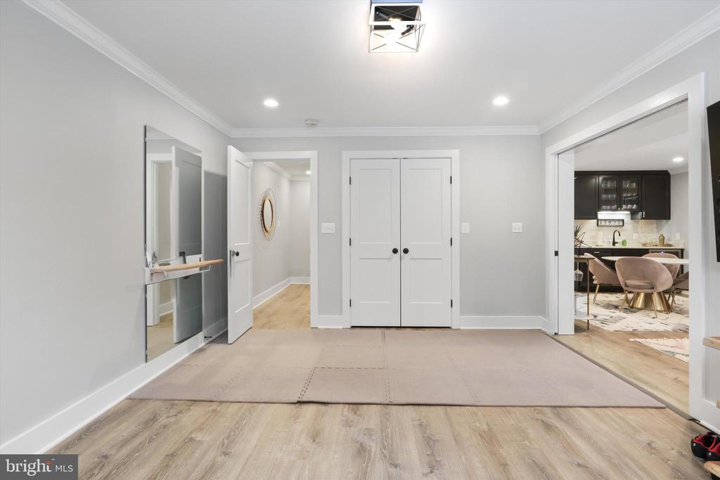 1536 FOREST LANE