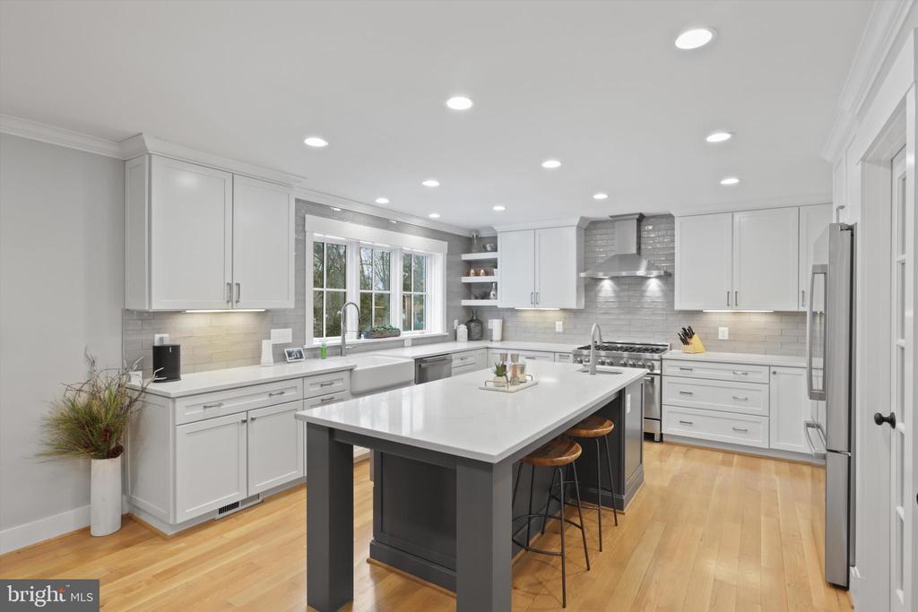 1536 FOREST LANE