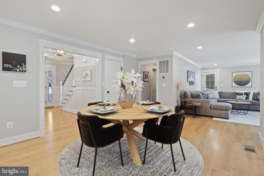 1536 FOREST LANE
