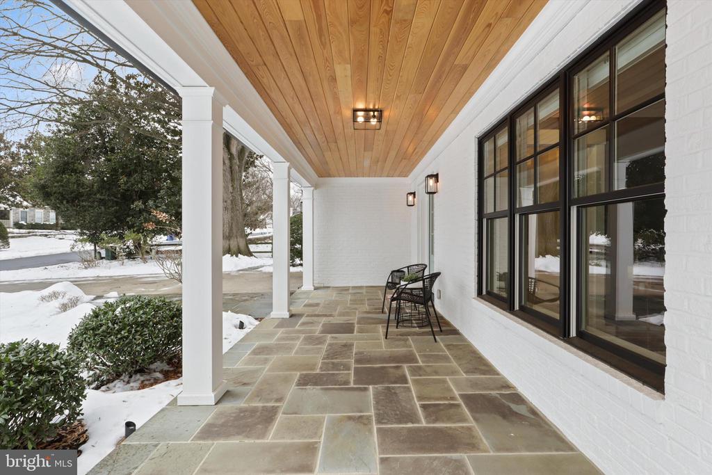 1536 FOREST LANE