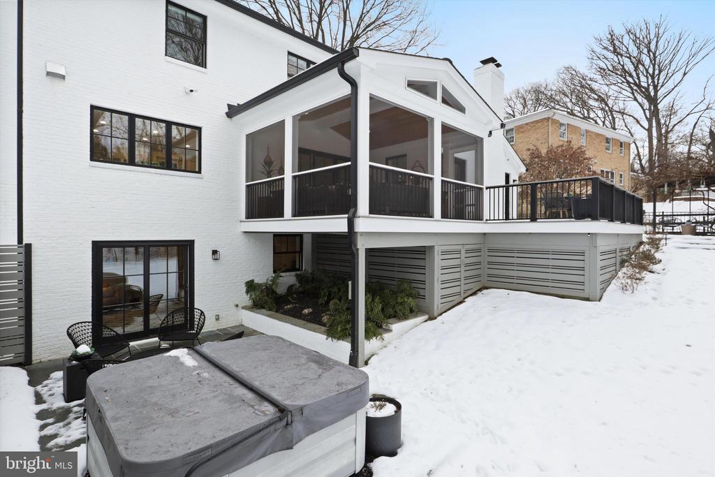 1536 FOREST LANE