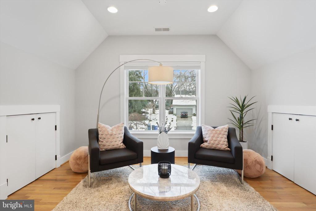 1536 FOREST LANE