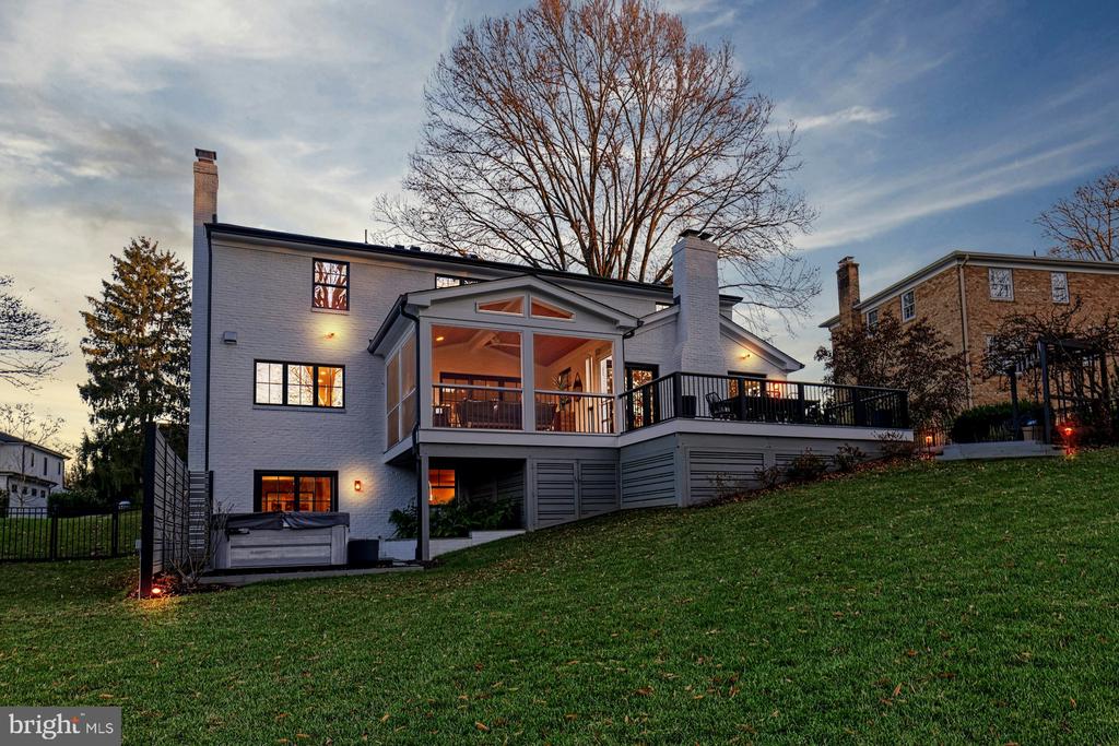 1536 FOREST LANE