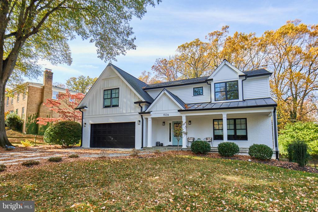 1536 FOREST LANE