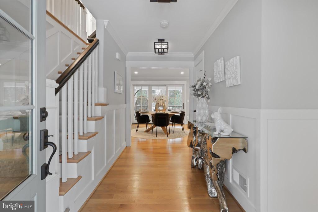 1536 FOREST LANE