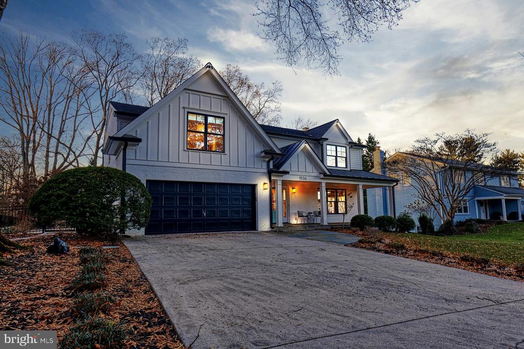 1536 FOREST LANE