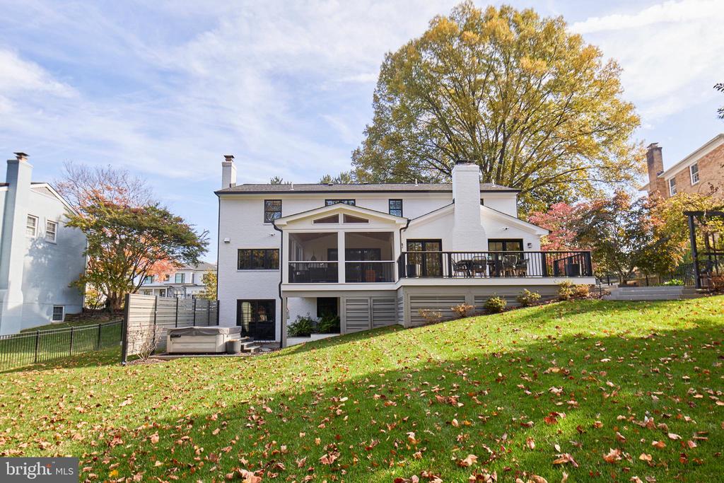 1536 FOREST LANE