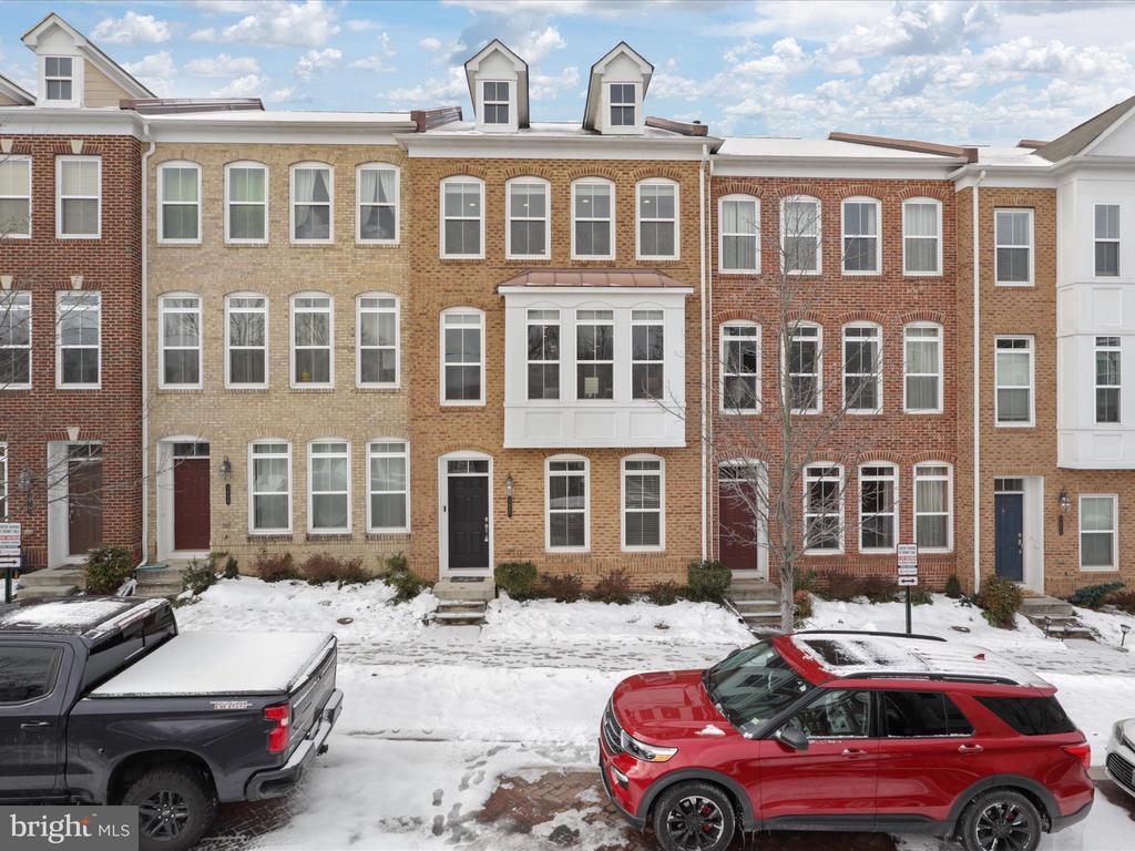3057 WATERLOO LANE