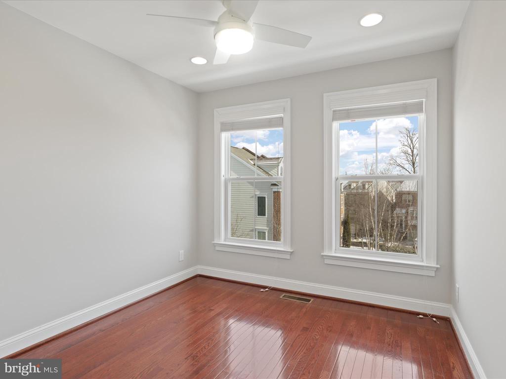 3057 WATERLOO LANE