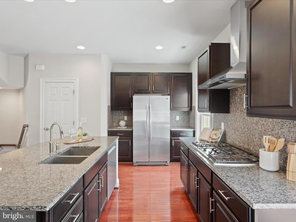 3057 WATERLOO LANE