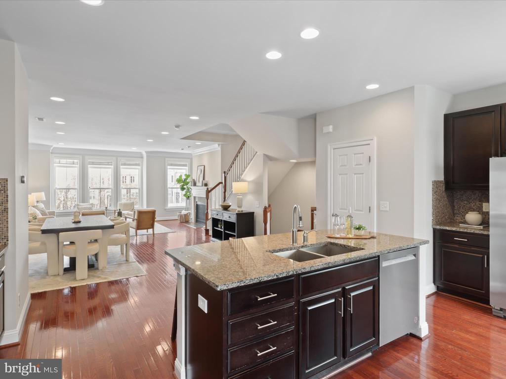 3057 WATERLOO LANE