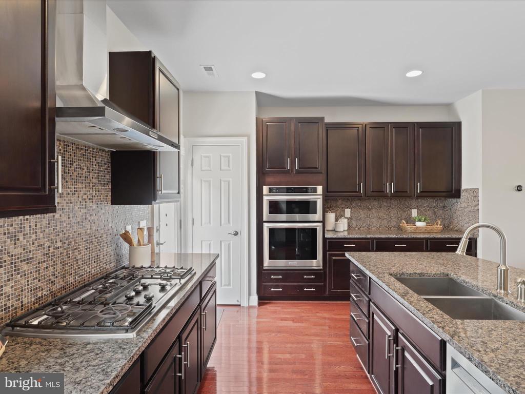 3057 WATERLOO LANE
