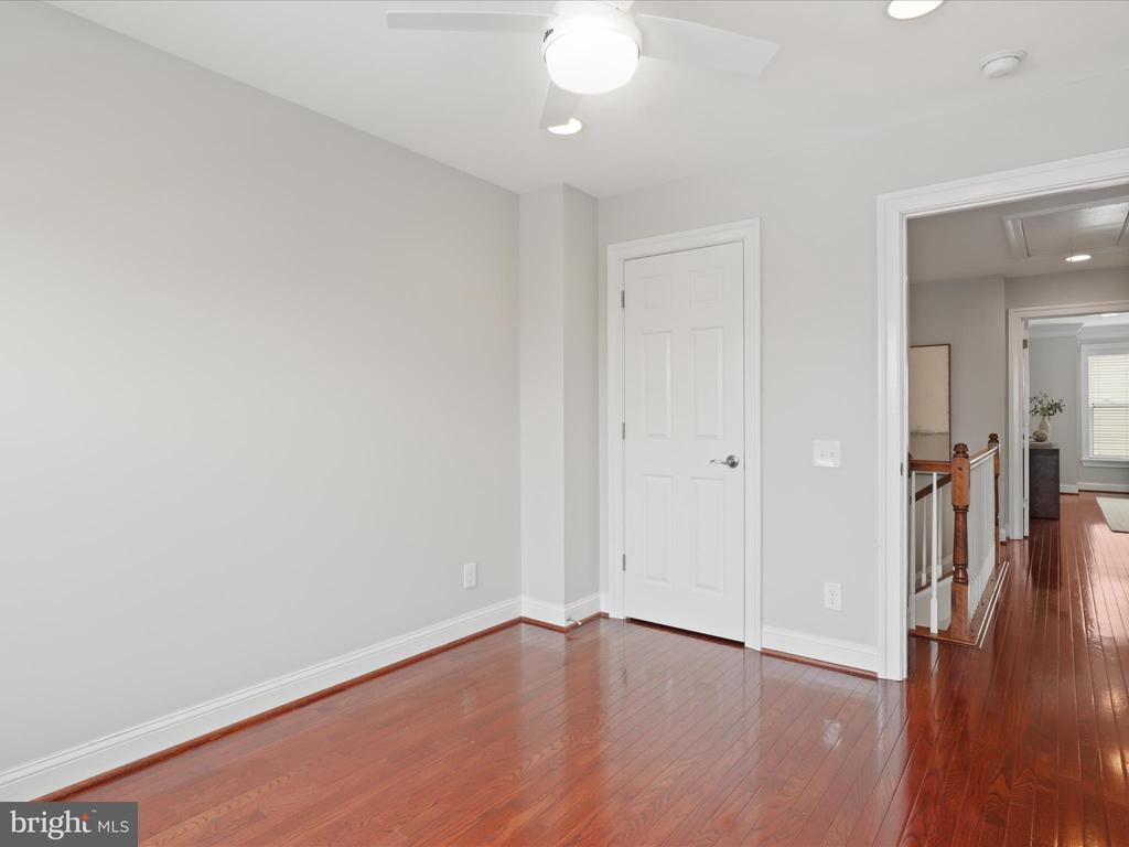 3057 WATERLOO LANE