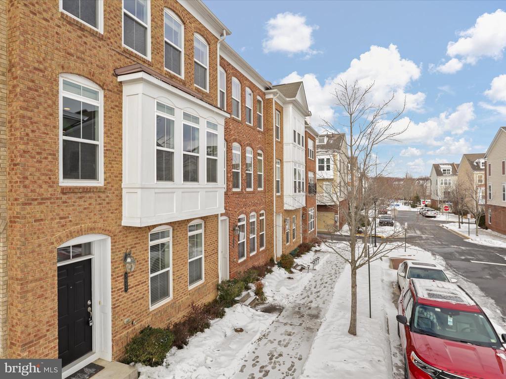 3057 WATERLOO LANE