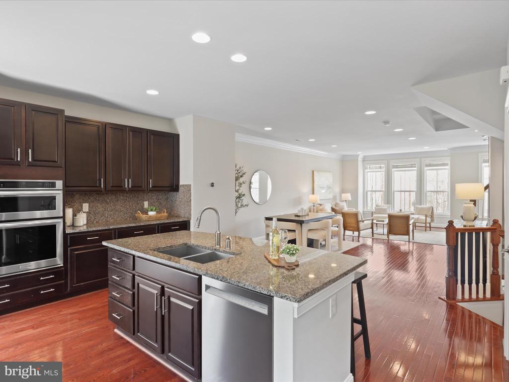 3057 WATERLOO LANE