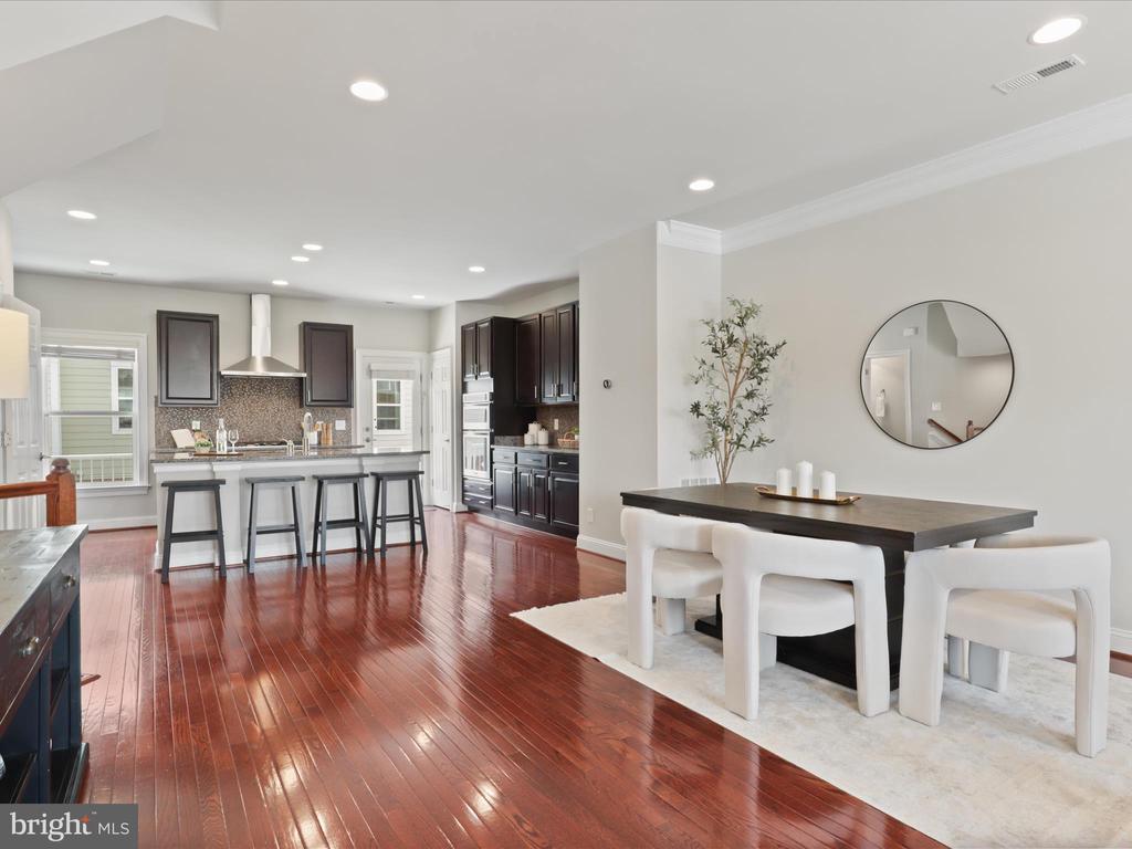 3057 WATERLOO LANE