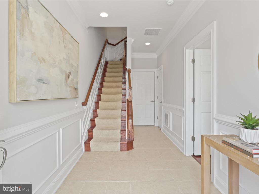 3057 WATERLOO LANE