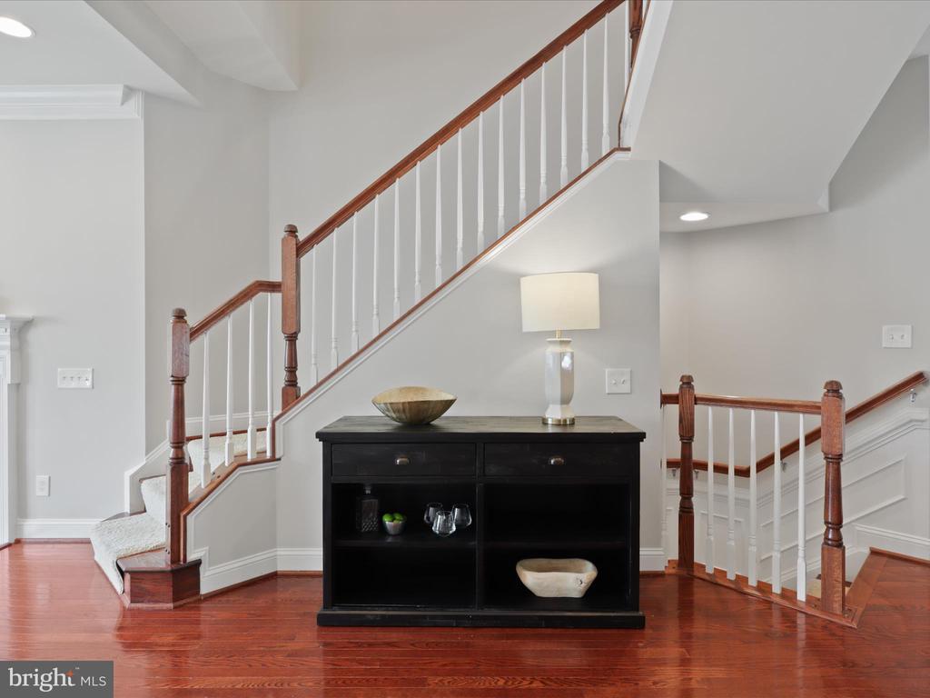 3057 WATERLOO LANE