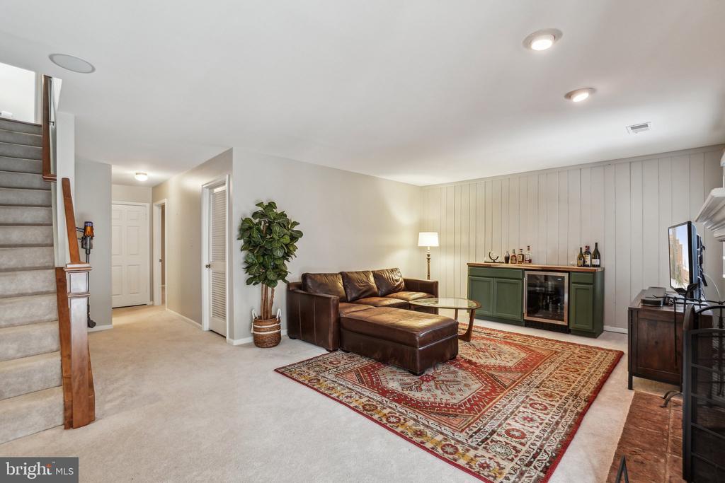 10139 VILLAGE KNOLLS COURT