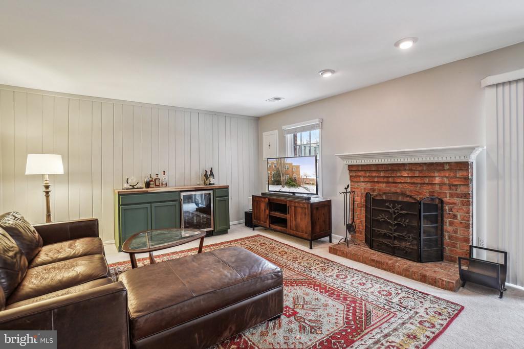 10139 VILLAGE KNOLLS COURT
