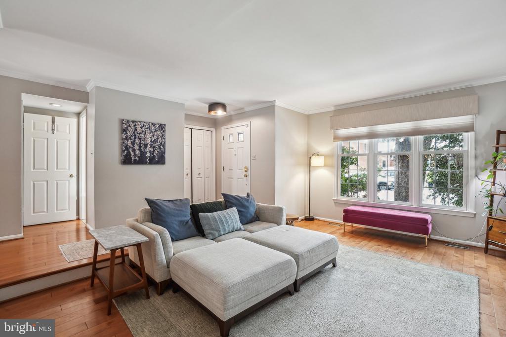 10139 VILLAGE KNOLLS COURT