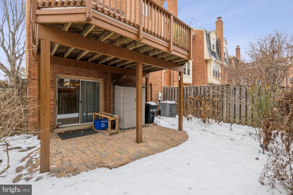 10139 VILLAGE KNOLLS COURT