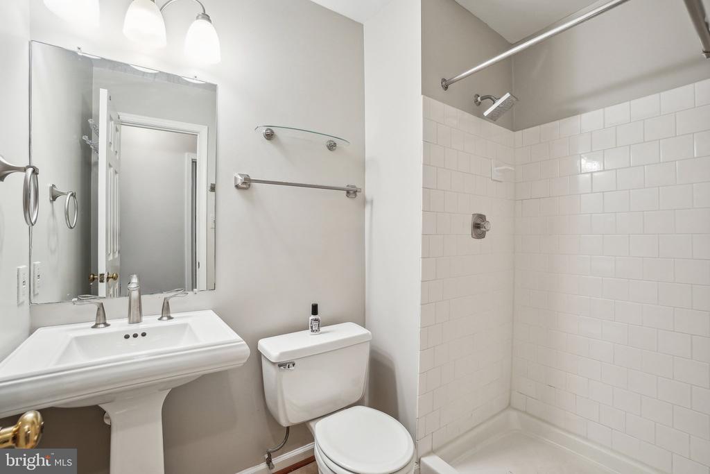 10139 VILLAGE KNOLLS COURT