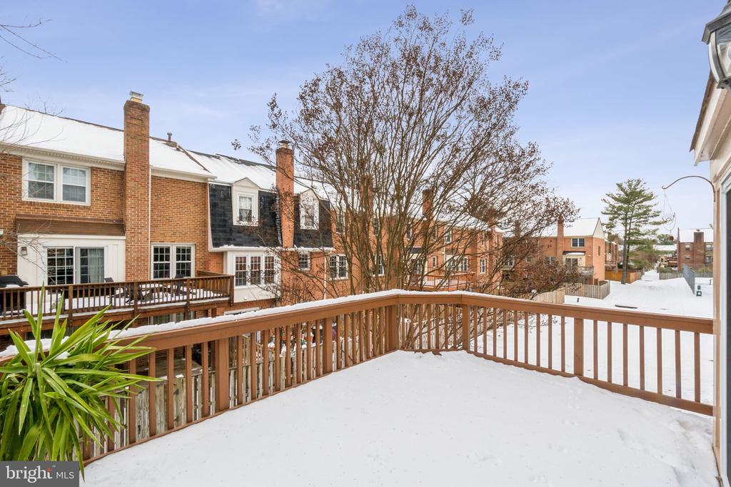 10139 VILLAGE KNOLLS COURT