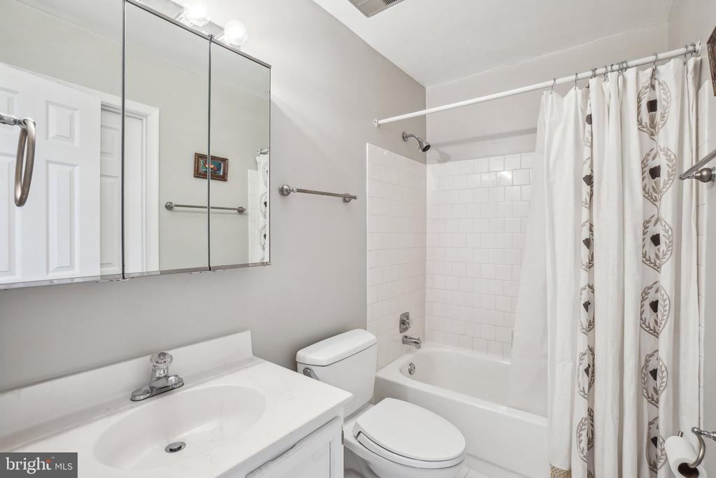 10139 VILLAGE KNOLLS COURT