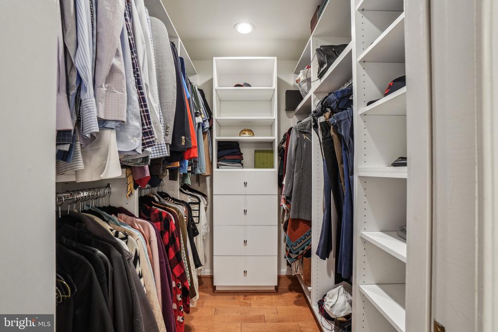10139 VILLAGE KNOLLS COURT