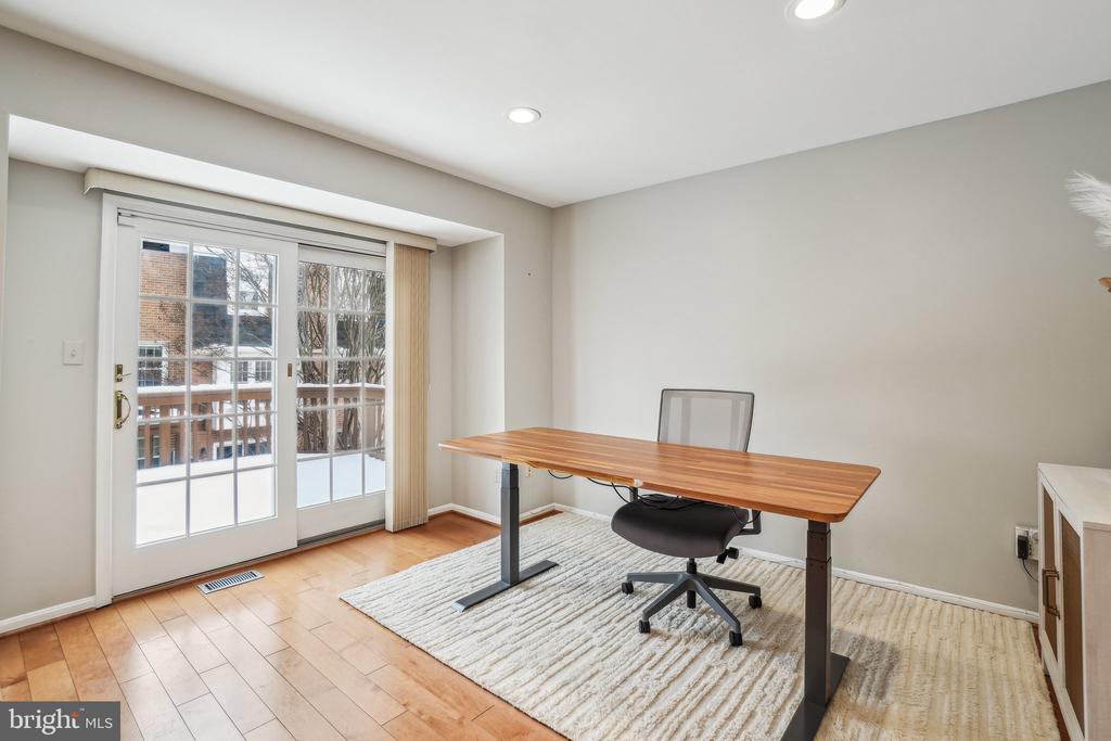 10139 VILLAGE KNOLLS COURT