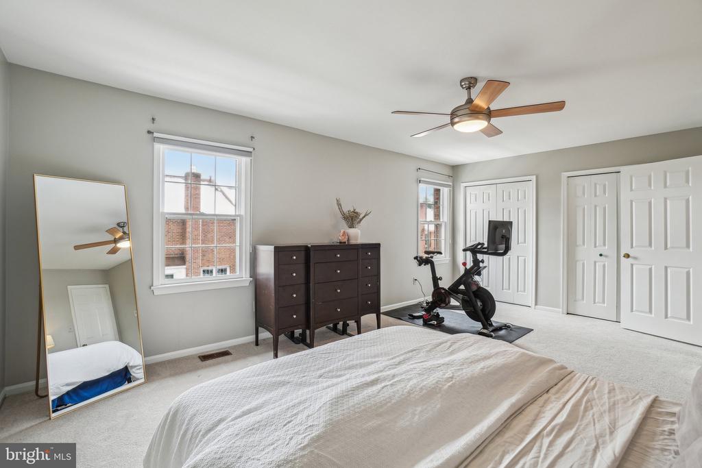 10139 VILLAGE KNOLLS COURT