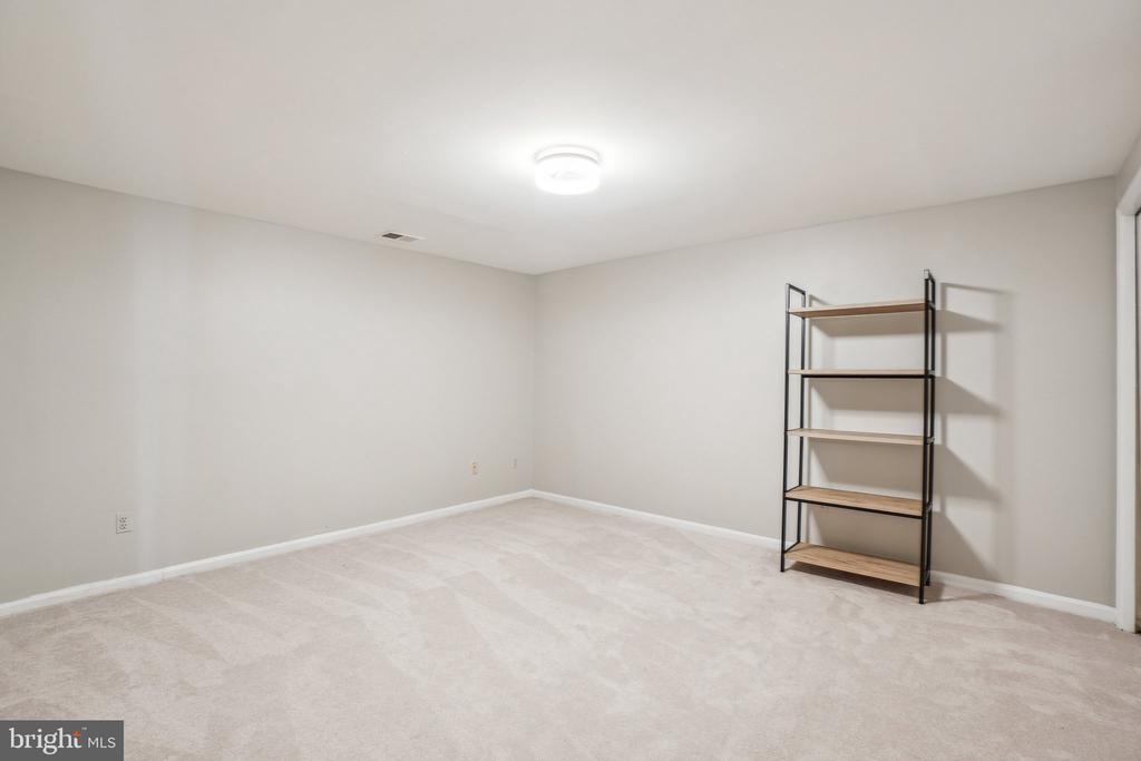 10139 VILLAGE KNOLLS COURT
