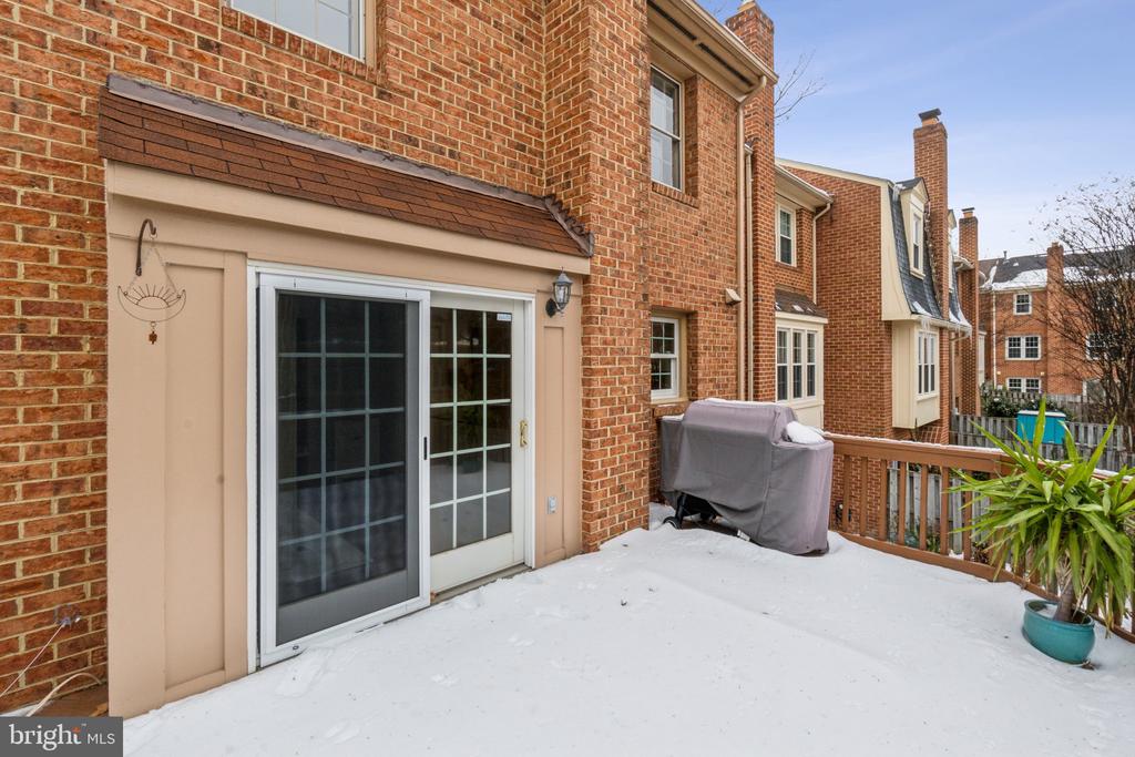 10139 VILLAGE KNOLLS COURT