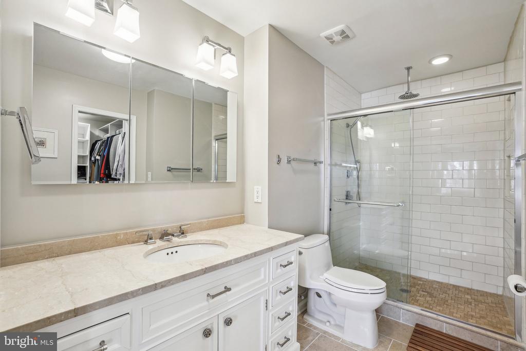 10139 VILLAGE KNOLLS COURT