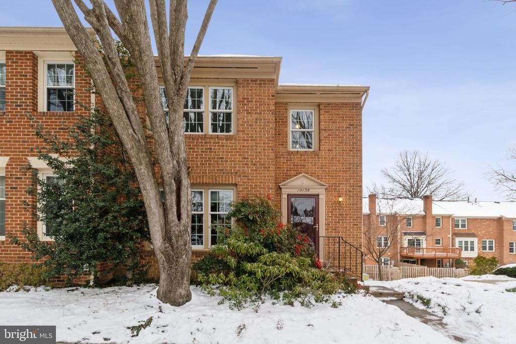 10139 VILLAGE KNOLLS COURT
