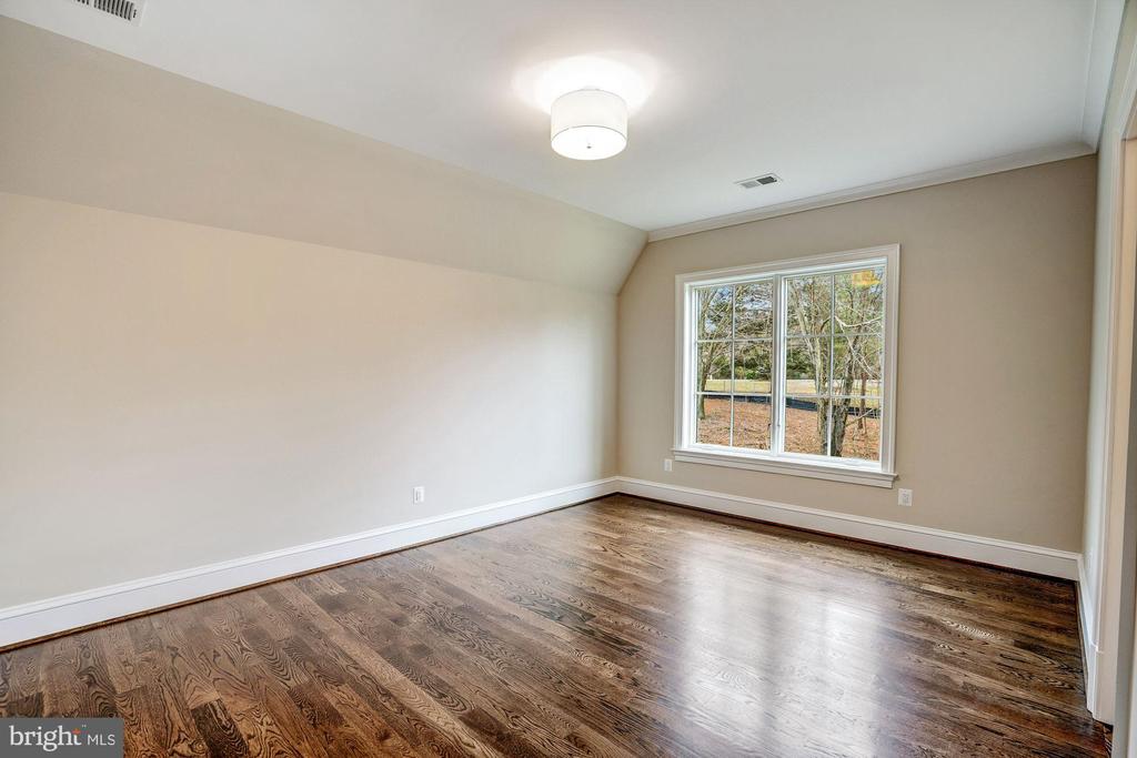1106 TOWLSTON ROAD