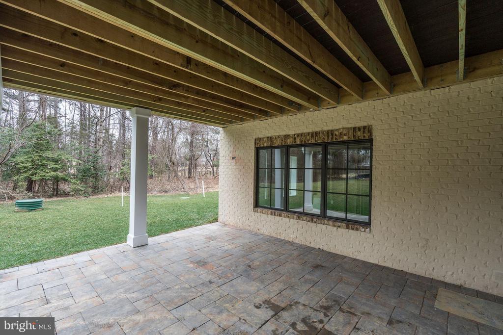 1106 TOWLSTON ROAD