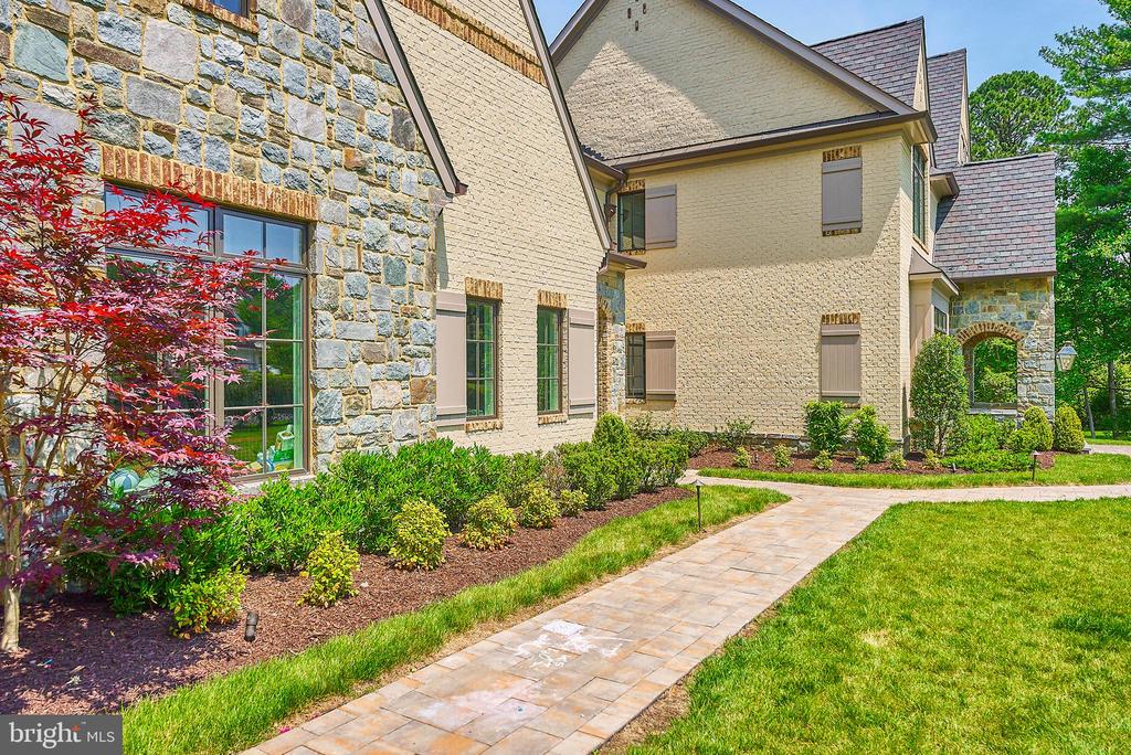 1106 TOWLSTON ROAD