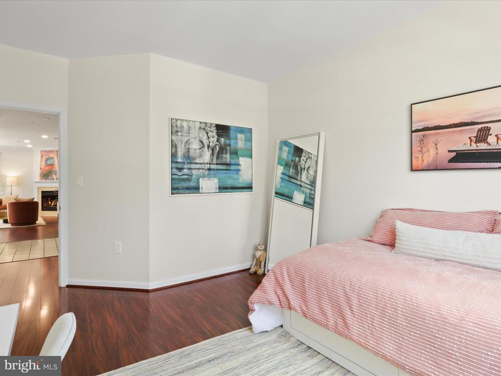 12901 ALTON SQUARE Unit: 201
