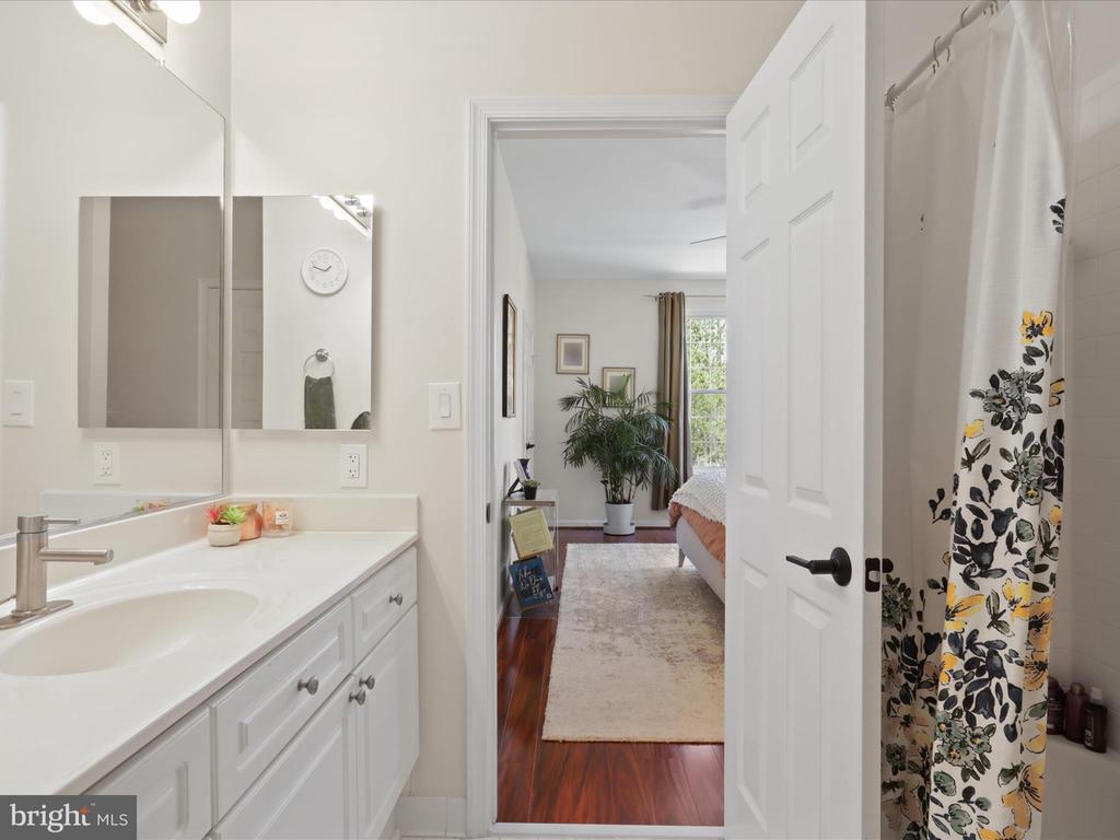 12901 ALTON SQUARE Unit: 201