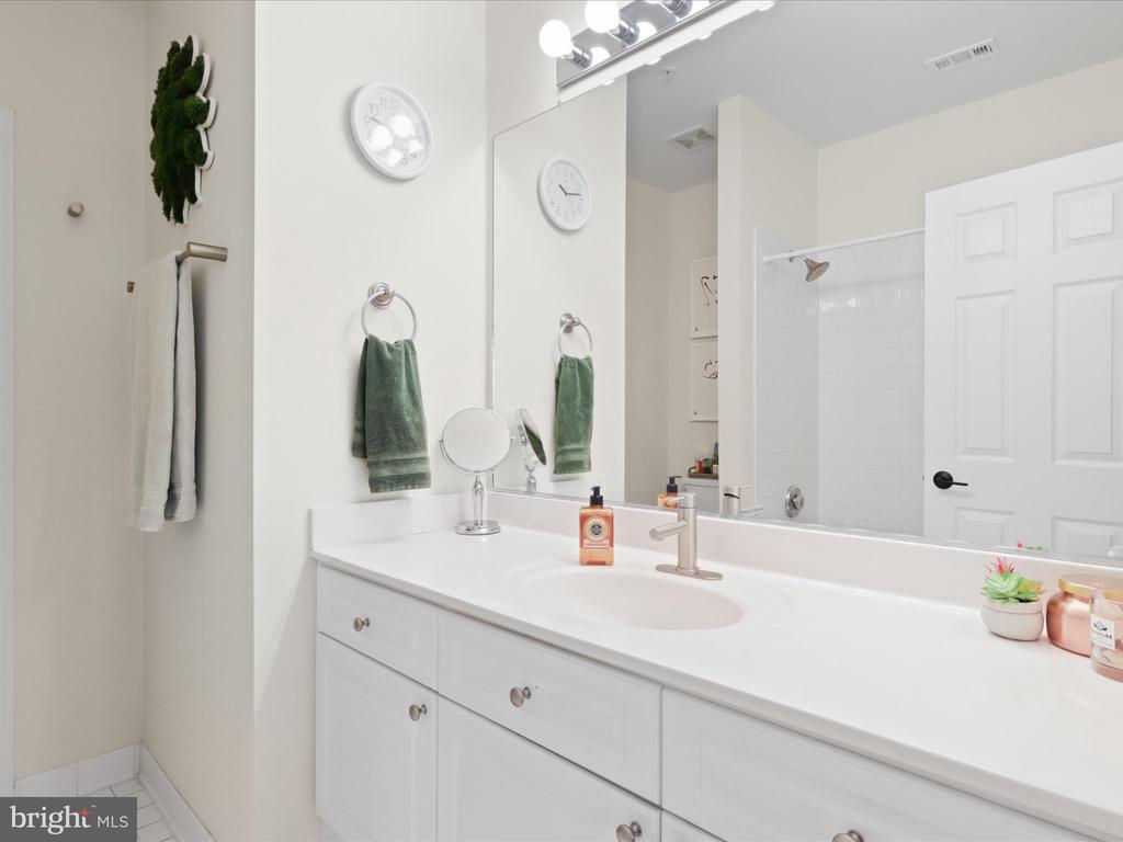 12901 ALTON SQUARE Unit: 201