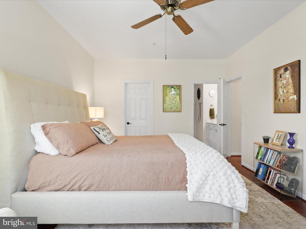 12901 ALTON SQUARE Unit: 201
