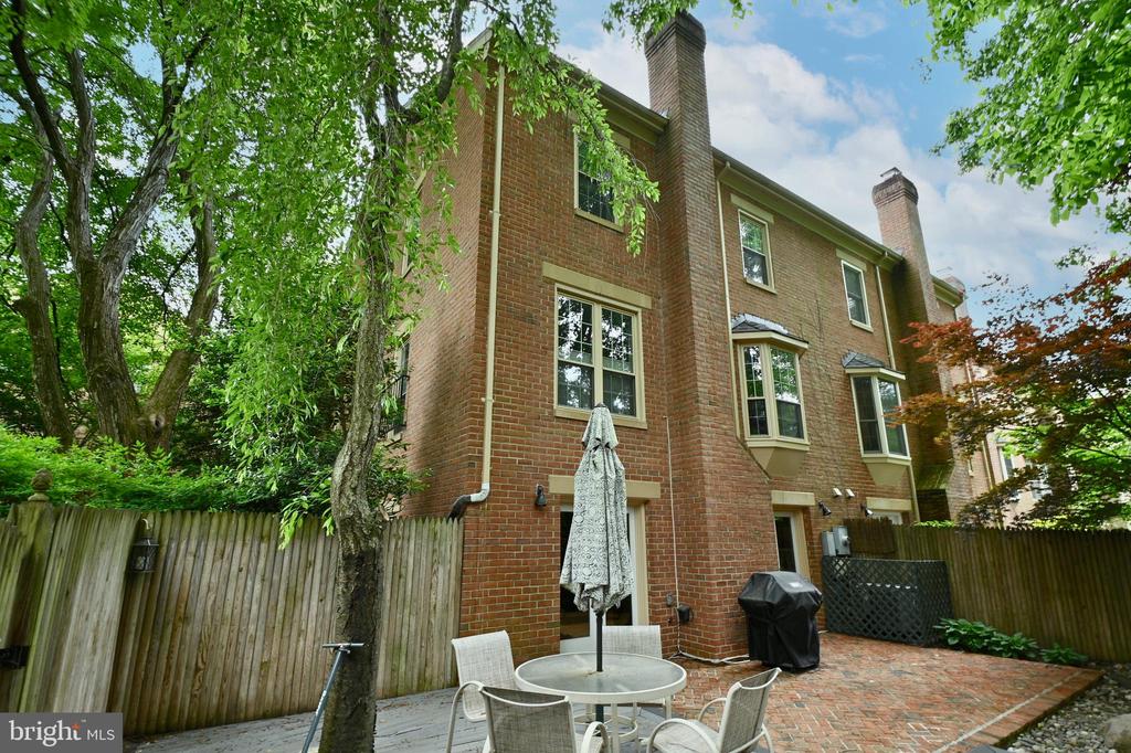 1441 MCLEAN MEWS COURT
