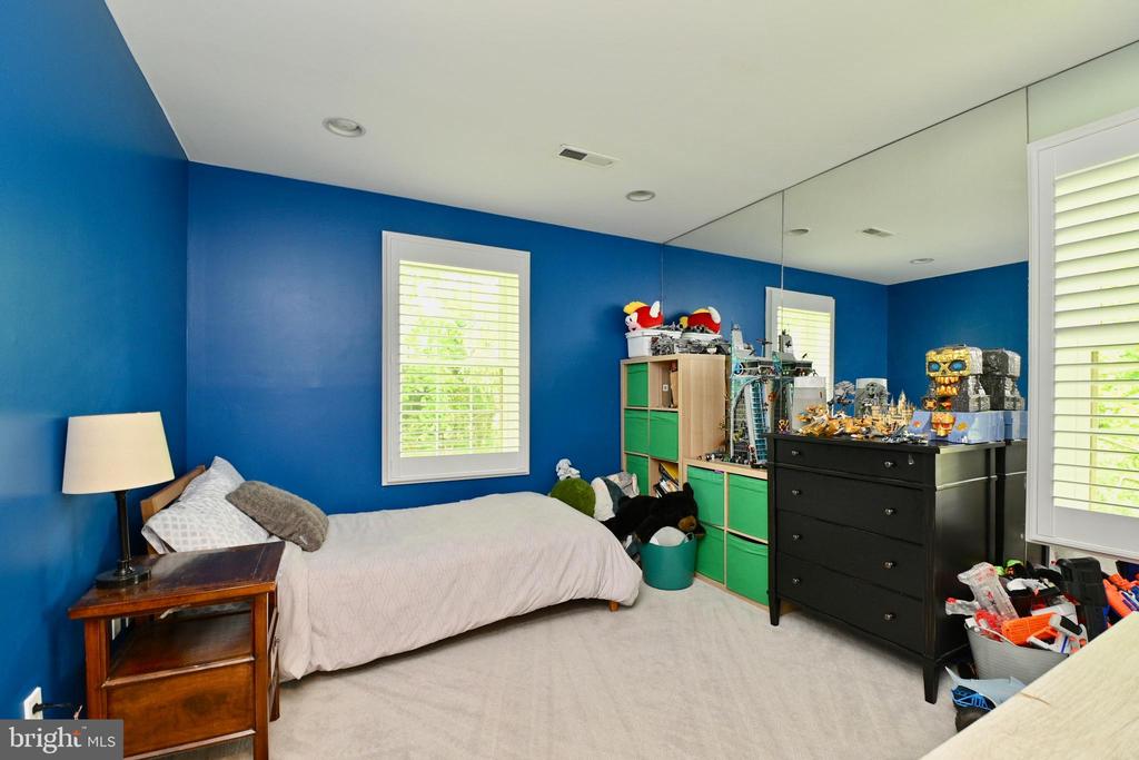 1441 MCLEAN MEWS COURT