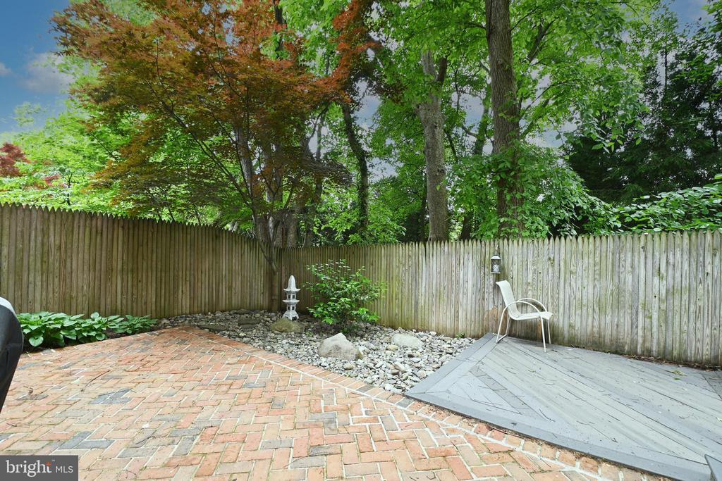 1441 MCLEAN MEWS COURT