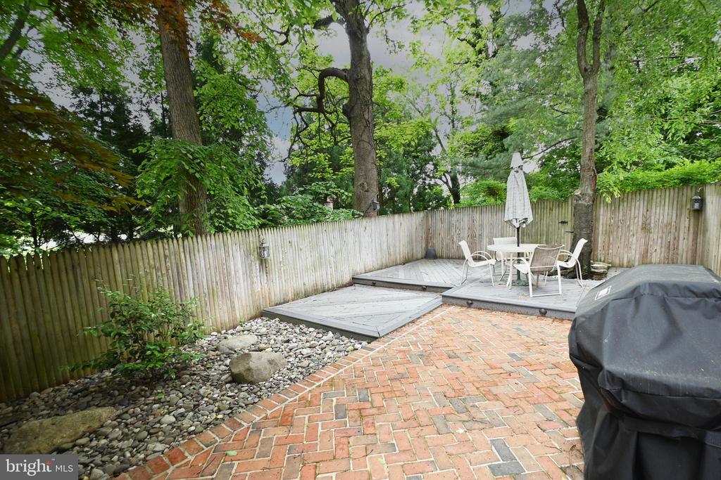 1441 MCLEAN MEWS COURT
